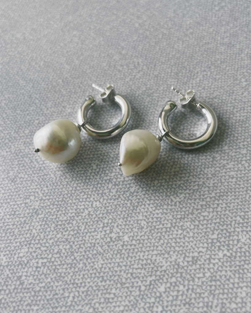 Fresh pearl earring